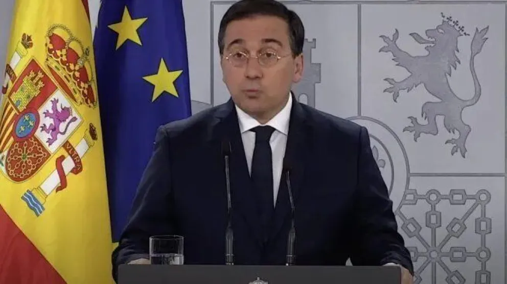 España le exigió a Milei que se disculpe públicamente por tildar de “corrupta” a la esposa de Pedro Sánchez