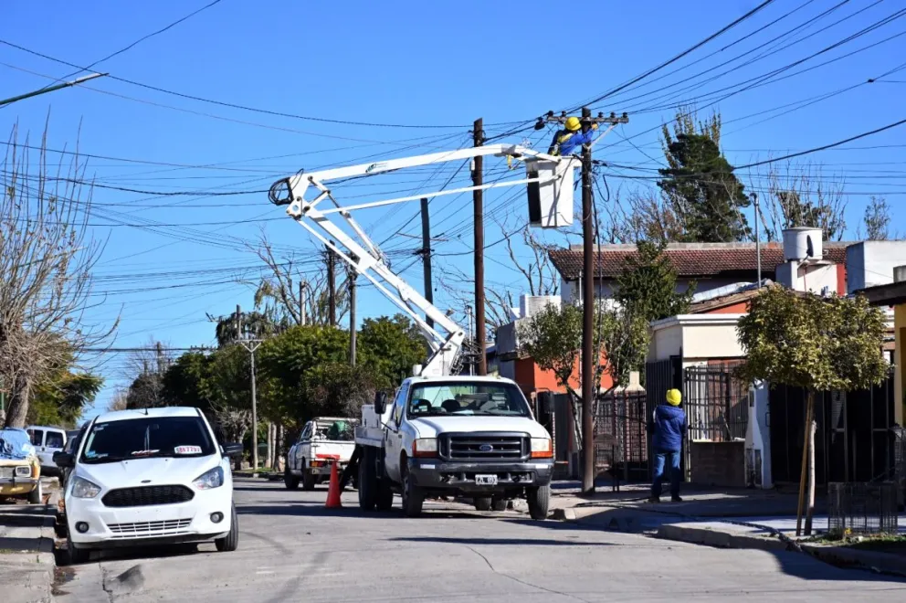 EdERSA ejecuta un importante plan de obras eléctricas en Viedma