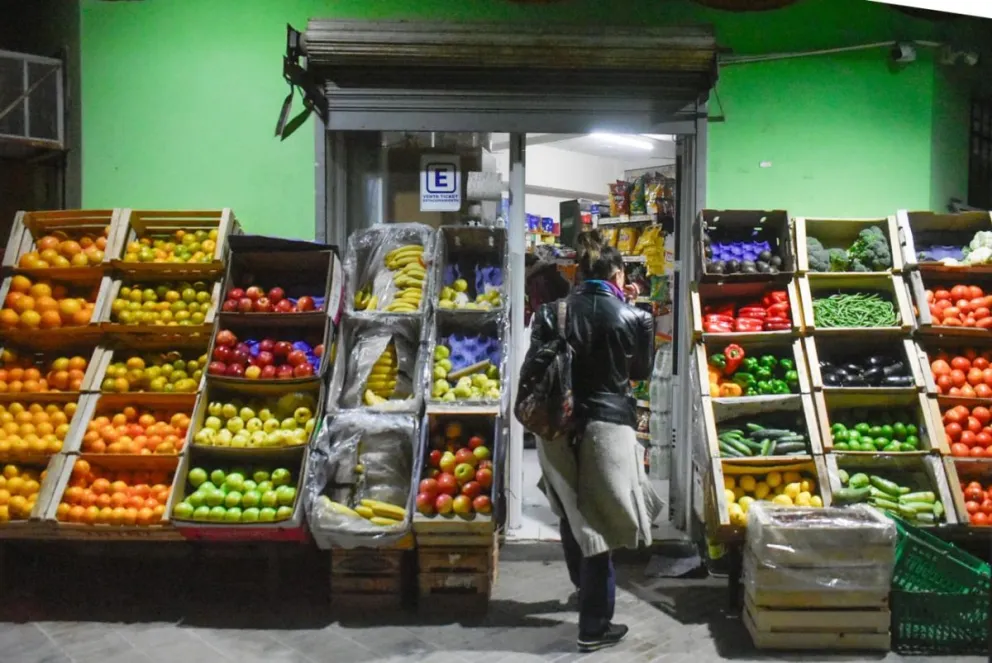 Motosierra de Milei: se disparó el precio de la lechuga y vale como medio kilo de asado