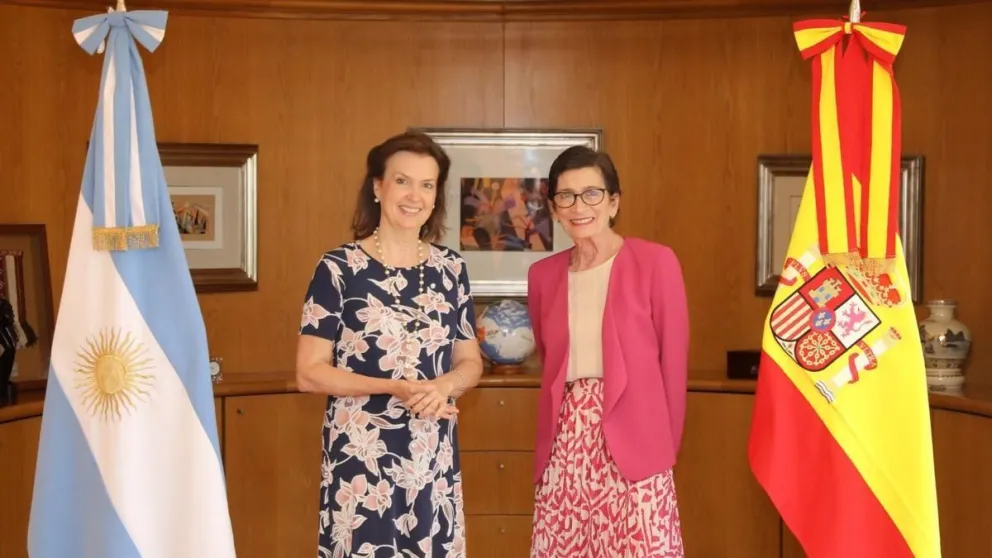 Crisis diplomática: la embajadora de Epaña abandona Argentina por la escalada de conflictos