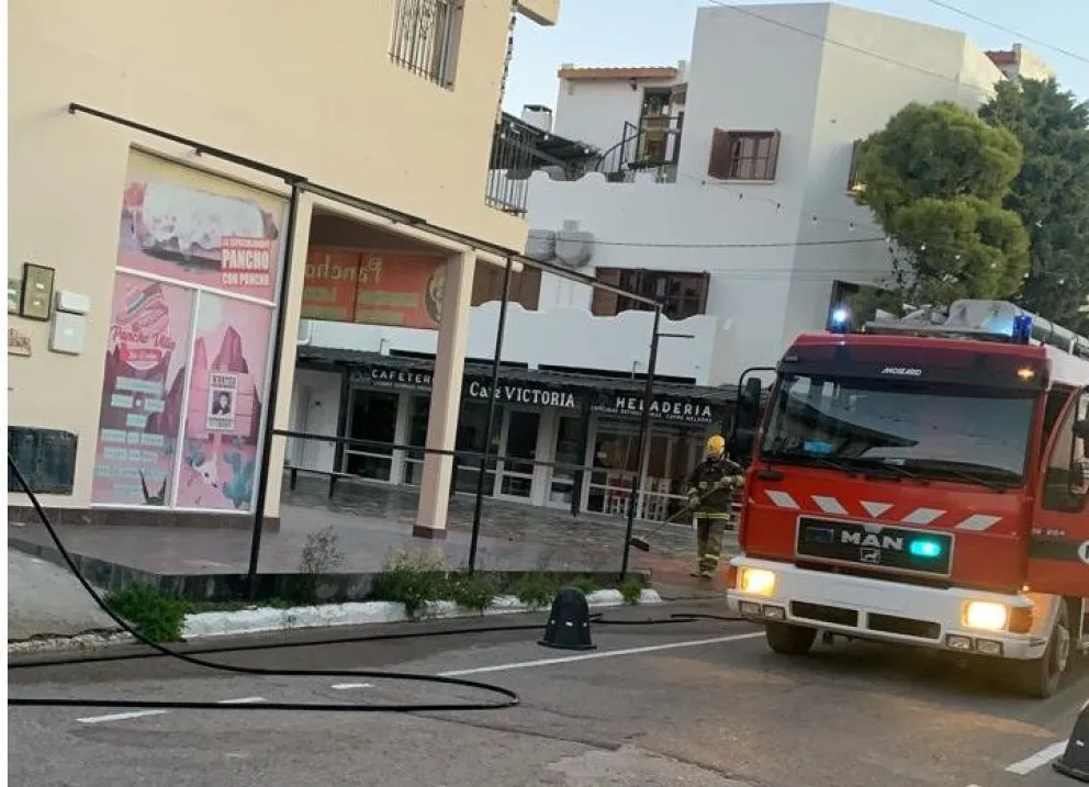 Un "techista" cayó de un segundo piso y falleció