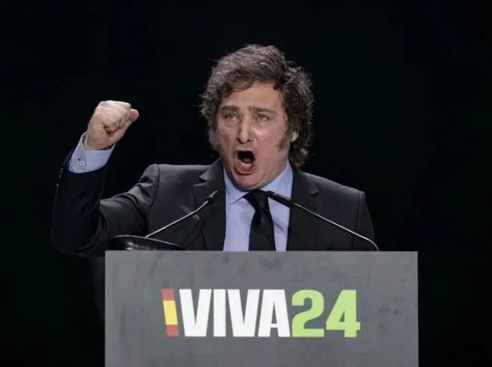 Denunciaron a Javier Milei por usar el avión presidencial para viajes personales