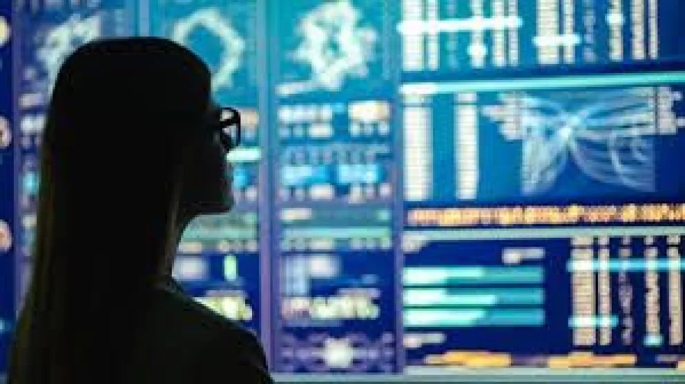 Becas para mujeres que quieran estudiar tecnología: requisitos y cómo anotarse 