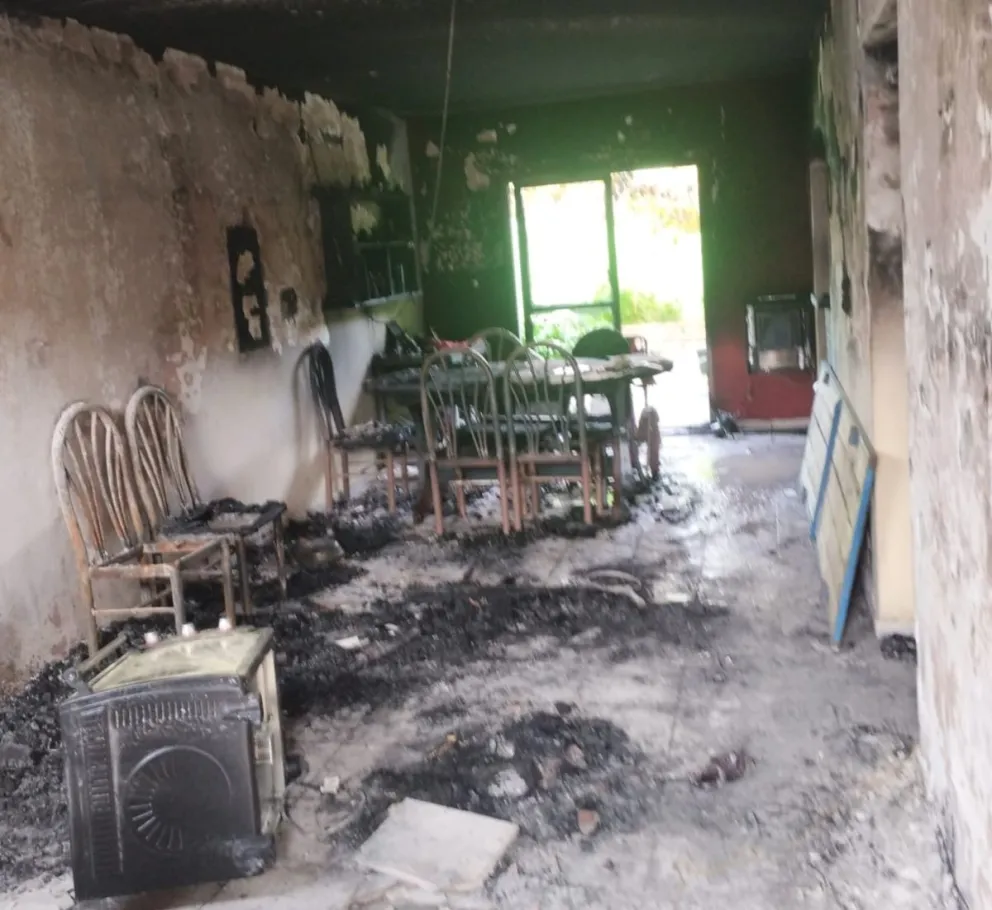 Incendio intencional y pérdidas totales en una vivienda de AMEL