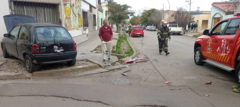 Un choque entre dos autos deja un abuelo hospitalizado