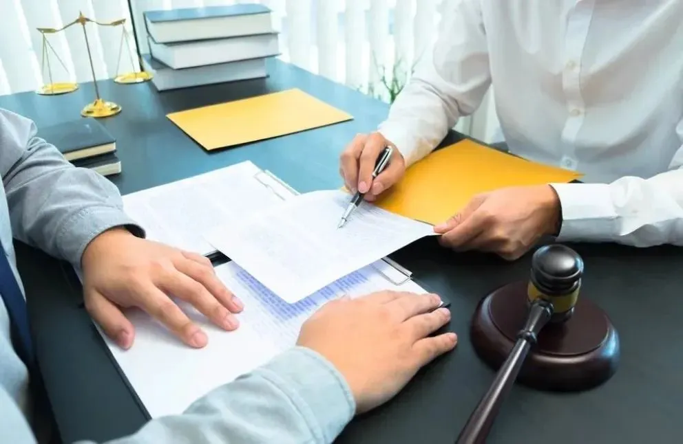 Un mensaje equívoco, una interpretación errónea y la pérdida de 6.200 dólares de seña