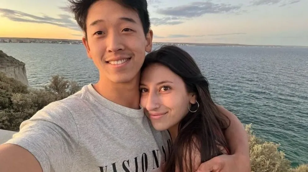 Martín Ku vive un buen presente en GH, mientras que su novia aprovechó un canje para hacerse una cirugía estética