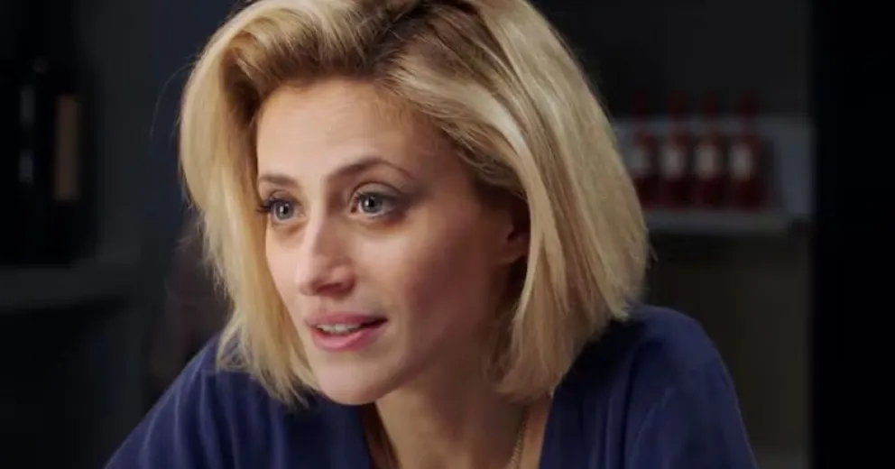 El hilarante primer beso de Mónica Antonópulos se convierte en un "accidente dental"