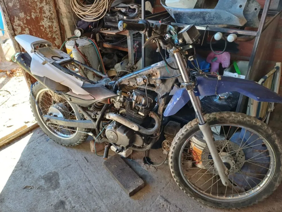 Descubren varios vehículos marcados por ilícitos y otros flojos de papeles