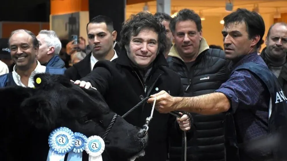 Milei aseguró que va a eliminar el Impuesto PAIS y levantar el cepo en favor del campo