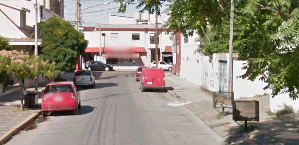 Un sujeto pidió agua, una nena le abrió la puerta y le robó una notebook