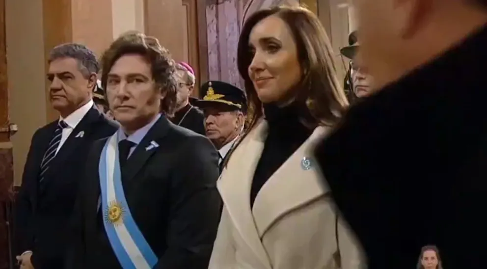 Milei quiso homenajear a San Martín, se cayó la corona y estallaron las redes 