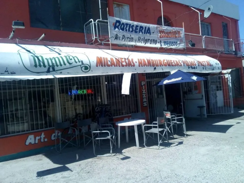 Ladrones rompieron la entrada de una rotisería y fueron atrapados: el dueño del comercio tendrá que reponer los gastos