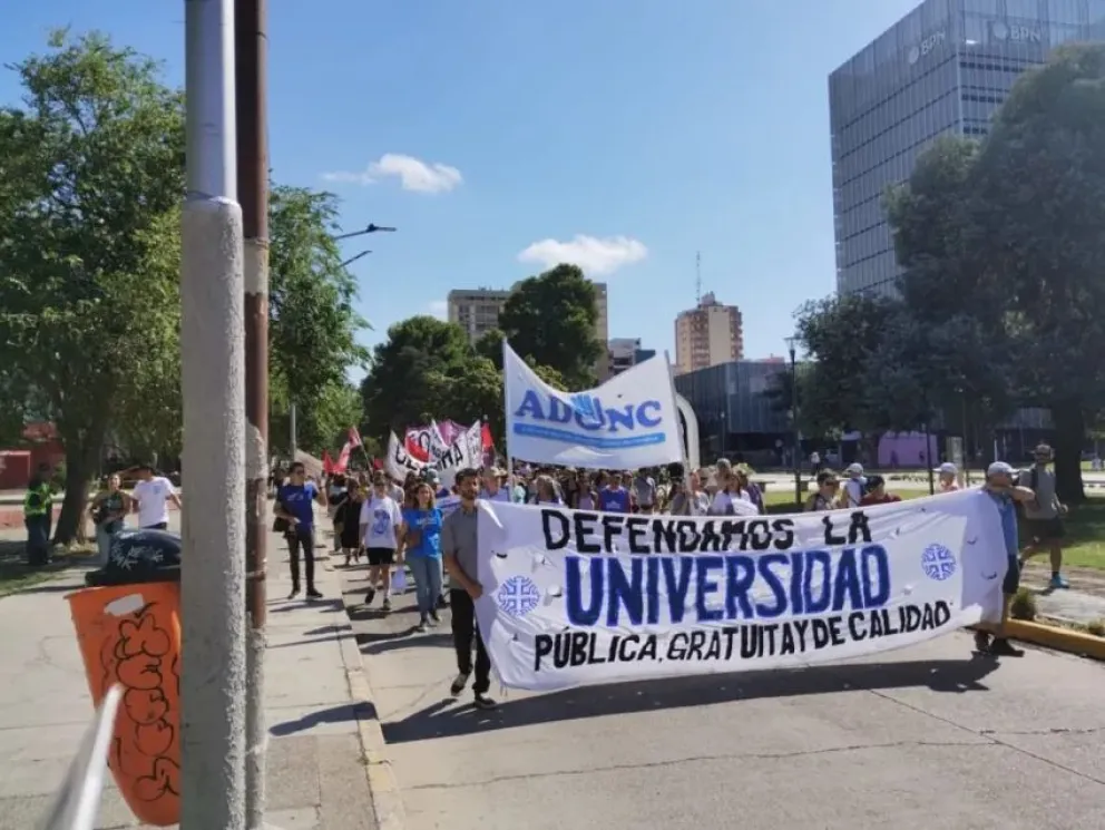 Docentes universitarios anuncian paro de 48 horas