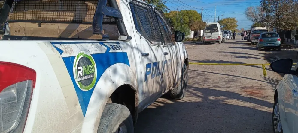 Muerte dudosa de un joven: el cuerpo tenía cortes y había mucha sangre en el lugar