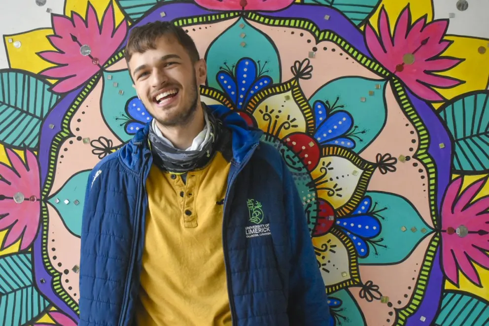 Un irlandés anda suelto en Viedma: "Probé mate y ahora lo tomo todos los días"