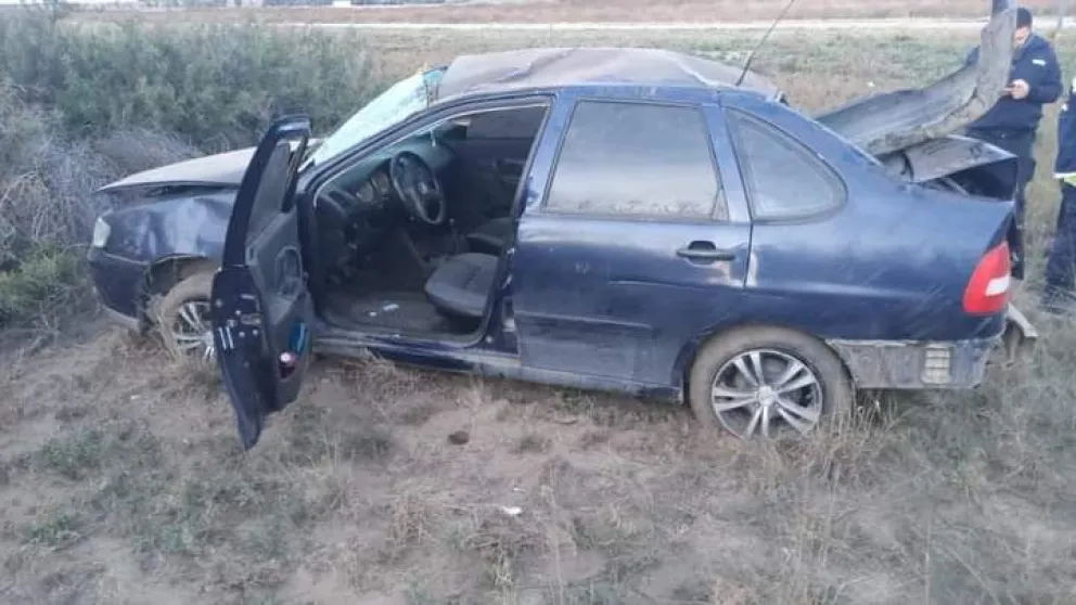 Un vuelco en la ruta nacional 3 dejó a un Volkswagen Polo destrozado