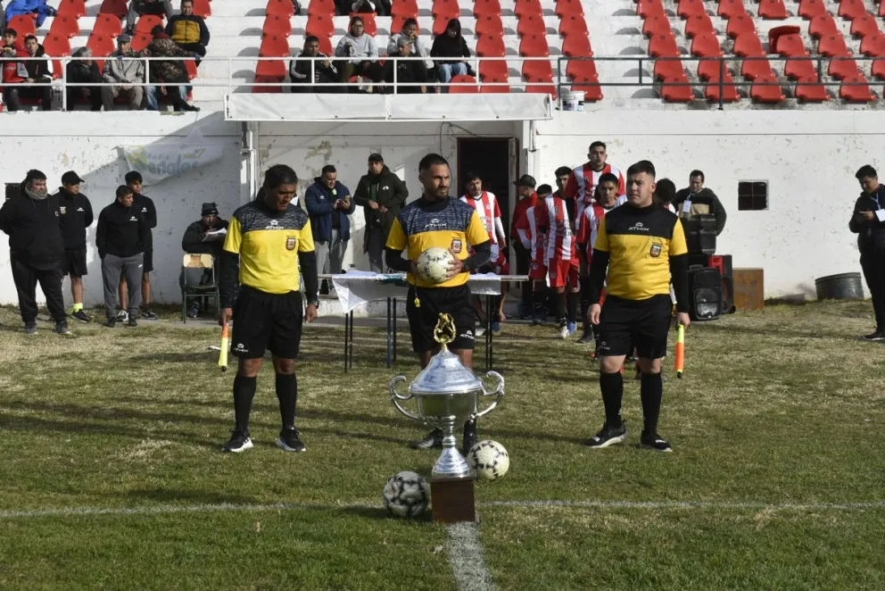 El fútbol barrial maragato espera un guiño del clima. Foto: Emanuel Mirenghi. 
