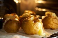 Manzanas asadas al horno: un postre saludable hecho en casa