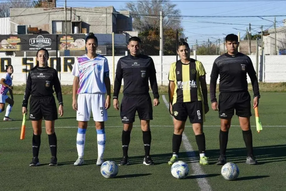 Gabriela Dorrego hace historia: la primera mujer árbitro de la Liga Rionegrina en dirigir un Torneo Federal