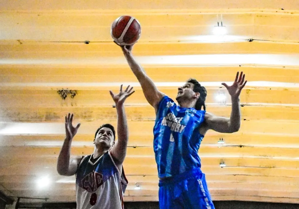 Victoria de Atenas y Jorge Newbery que no se sacan ventaja y toman distancia del resto