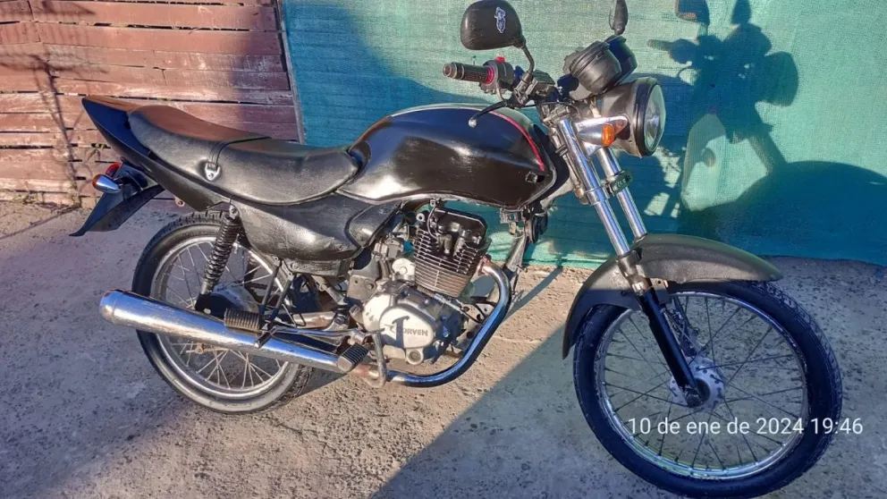 Ni Dios lo salvó: un viedmense dejó su moto en la puerta de la Iglesia y se la robaron