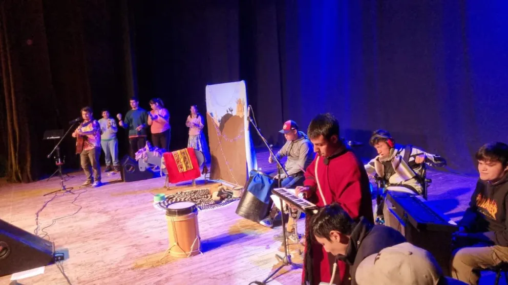 Alumnos de El Dique deslumbraron con su presentación en el Cultural