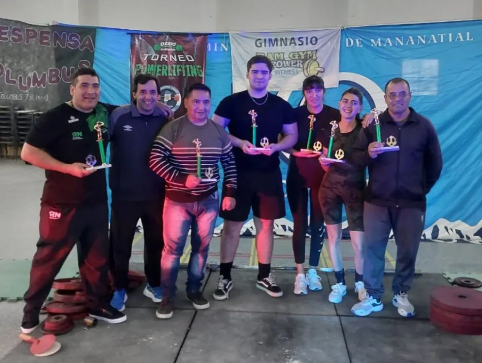 Seis atletas de Viedma sacaron boleto al Nacional de Powerlifting tras una destacada actuación en San Antonio