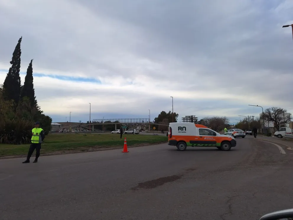 Susto en la rotonda del CURZAS al ser atropellado un ciclista