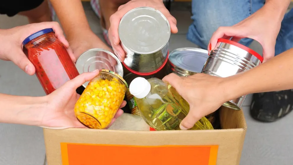 Feria del “Ida y Vuelta”: Impulsan una colecta solidaria de alimentos para los merenderos de Viedma
