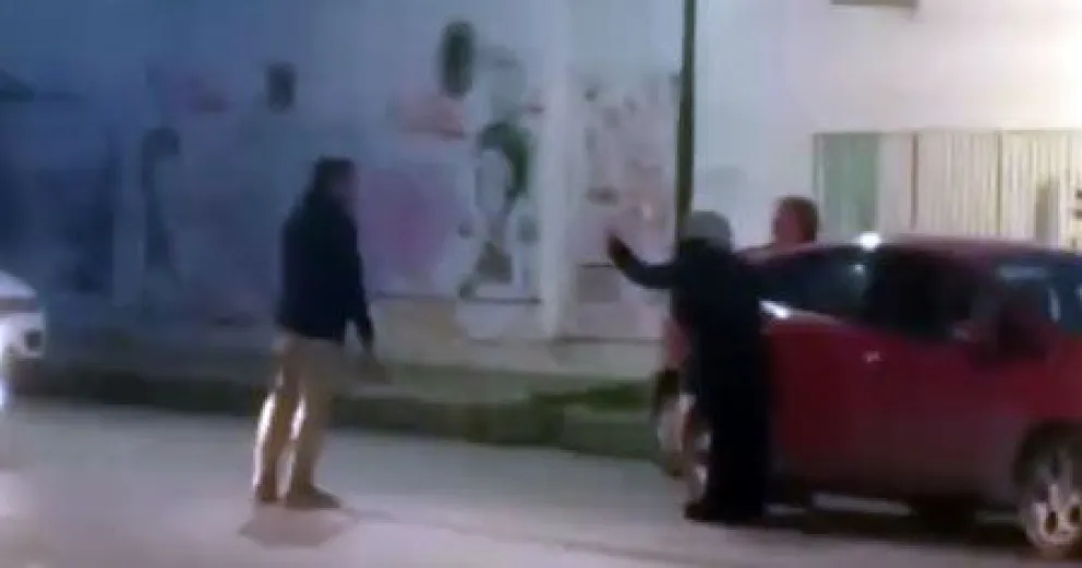 Un vecino filmó una tremenda discusión de tránsito y pidió más empatía