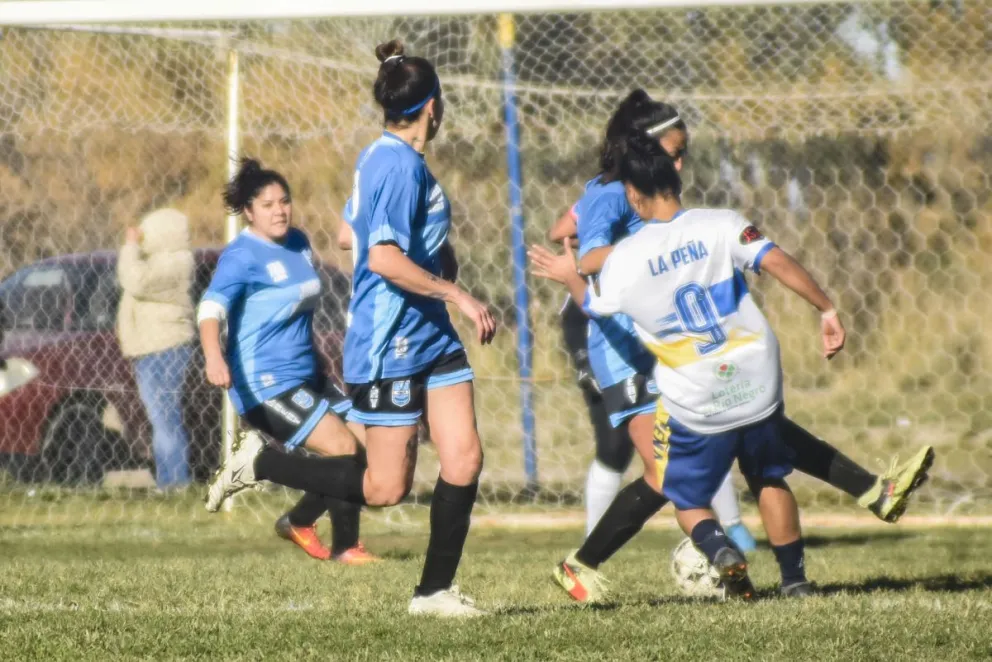 Pusieron primera: el Oficial dio inicio a puro gol