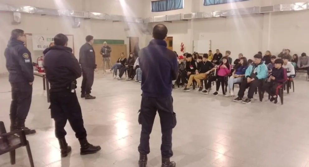 Bomberos dictaron un taller de prevención de incendios para niños y adolescentes