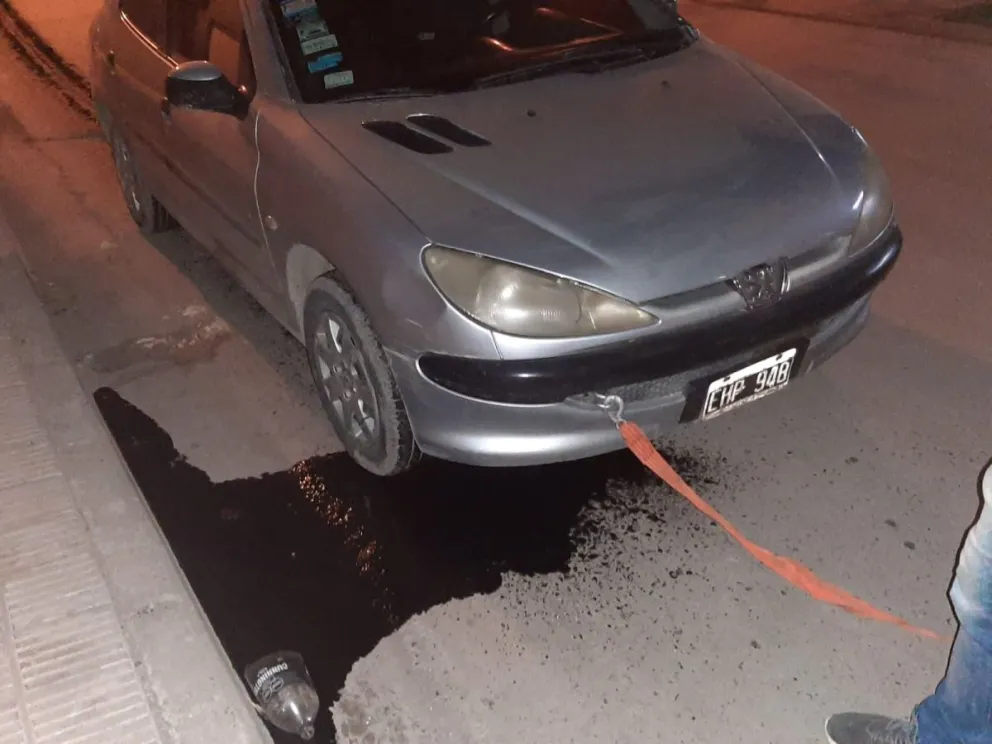 Rompió su auto por un badén no señalizado en el barrio Santa Clara