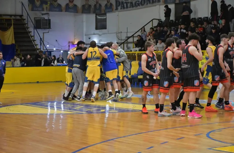Atenas dio el golpe y le sacó el invicto a Deportivo Viedma
