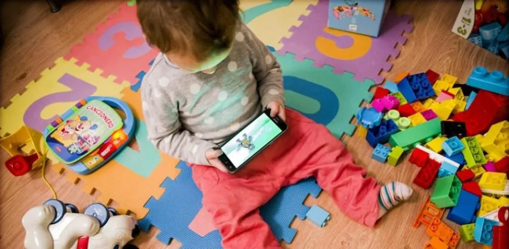 Adicciones: del chupete a calmar los nervios al celular