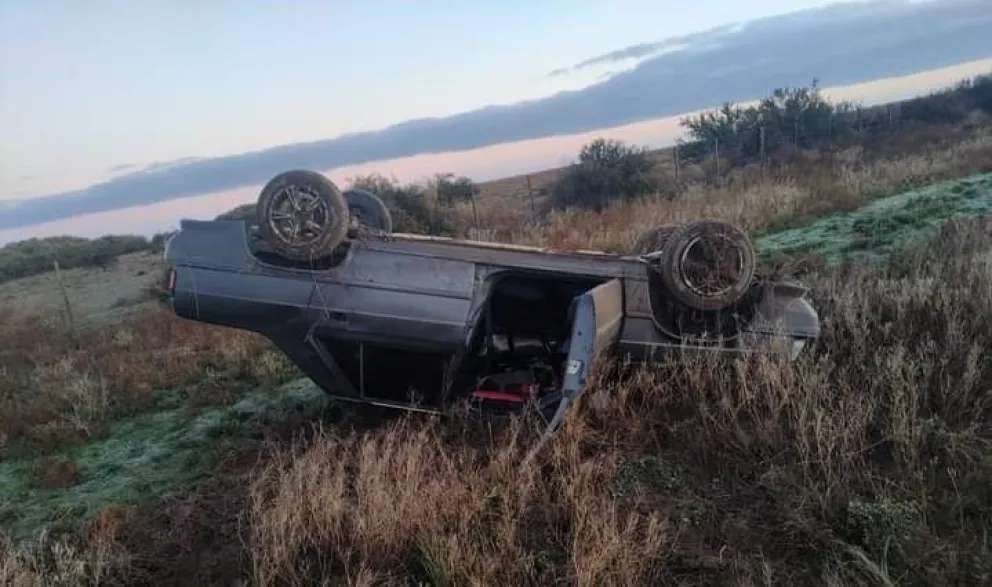 Perdió el control del vehículo y volcó en la ruta nacional 3