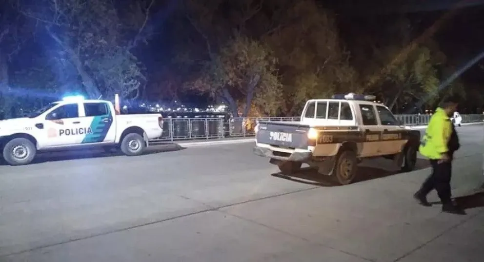 Tensa calma en la costanera, la Policía está atenta a los grupos que se movilizan