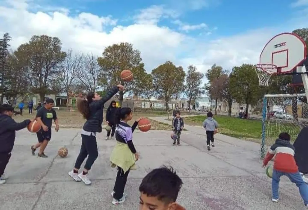 Por medio del basquet callejero brindarán contención a niños y adolescentes