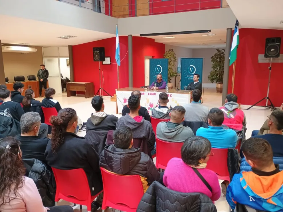 Charla sobre adicciones: un paso colectivo hacia la esperanza y el cambio