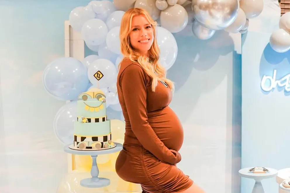 La nueva y dulce rutina de Nicole Neumann: el primer baño de Cruz