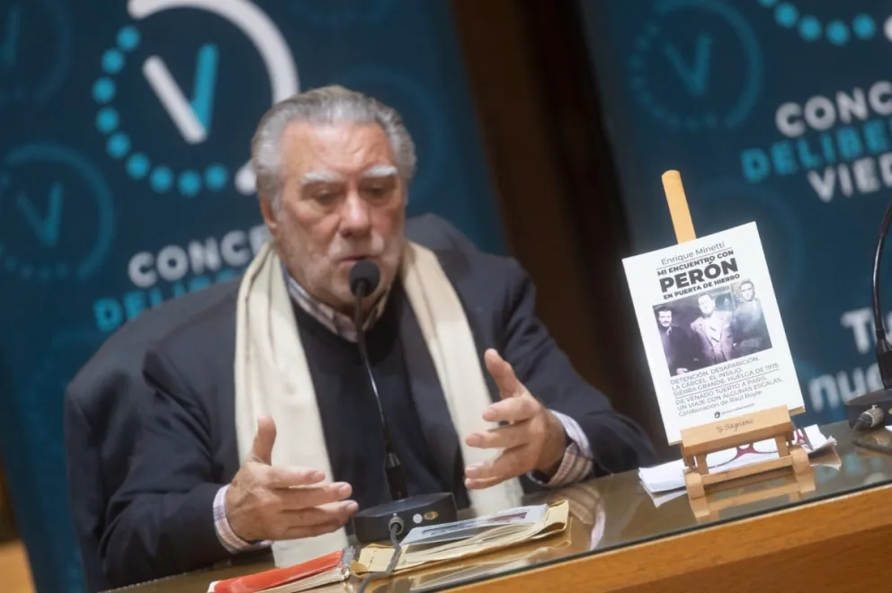 Minetti y un emotivo homenaje literario a Perón en Viedma