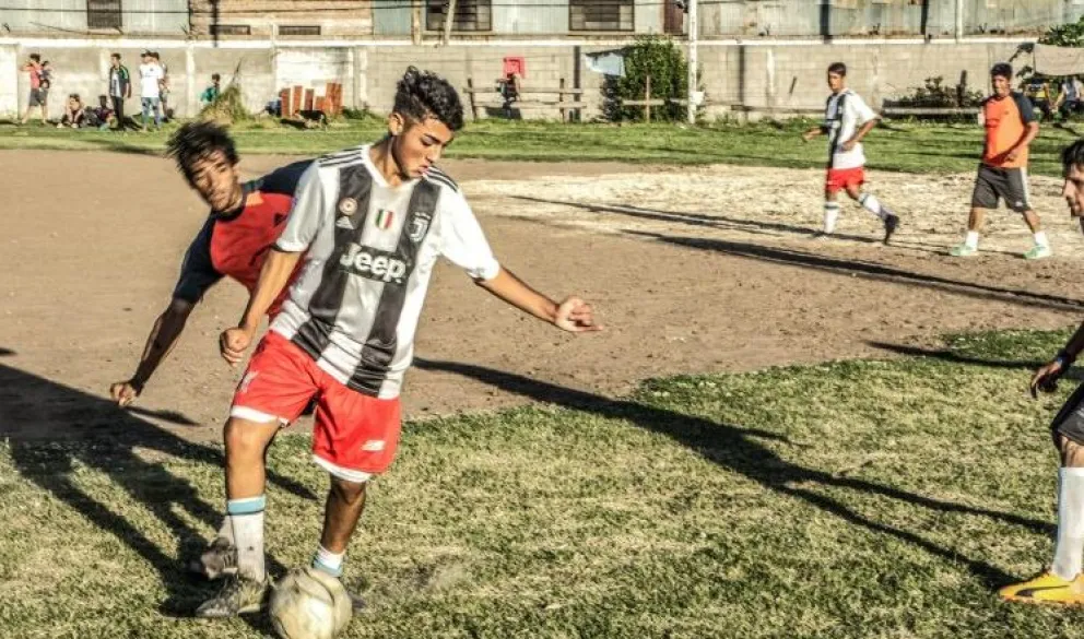 Torneo de “fútbol  potrero relámpago” en Las Mil Dieciséis