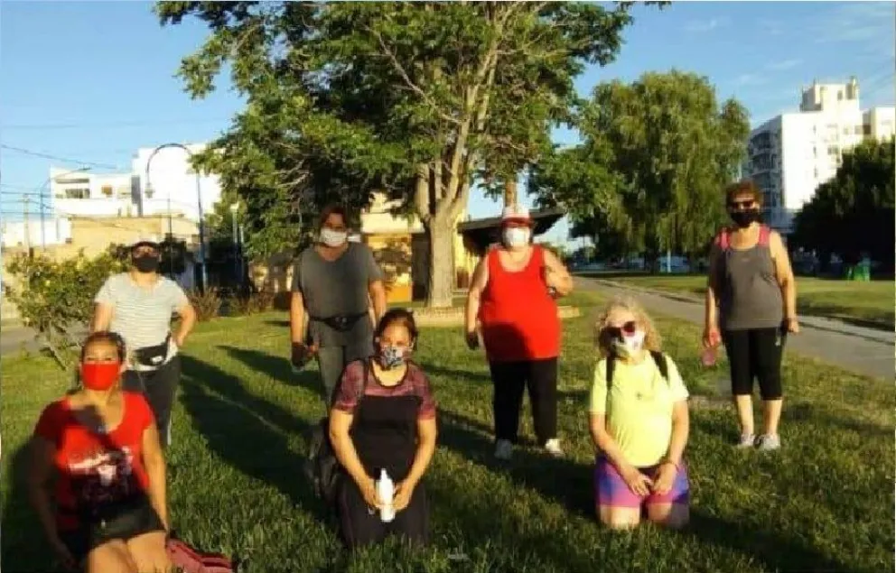 Caminatas para adultos: la actividad que combate el sedentarismo e invita a la recreación en grupo