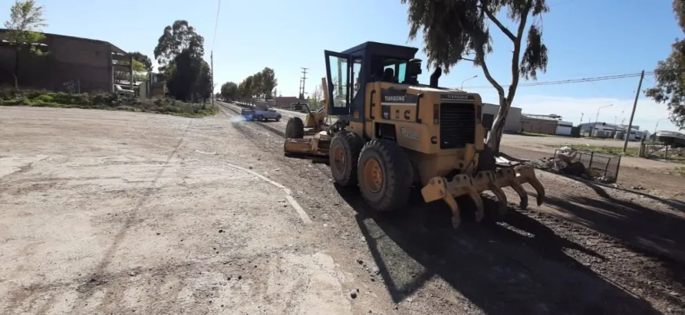 Con cantera propia apuran la mejora de calles de ripio