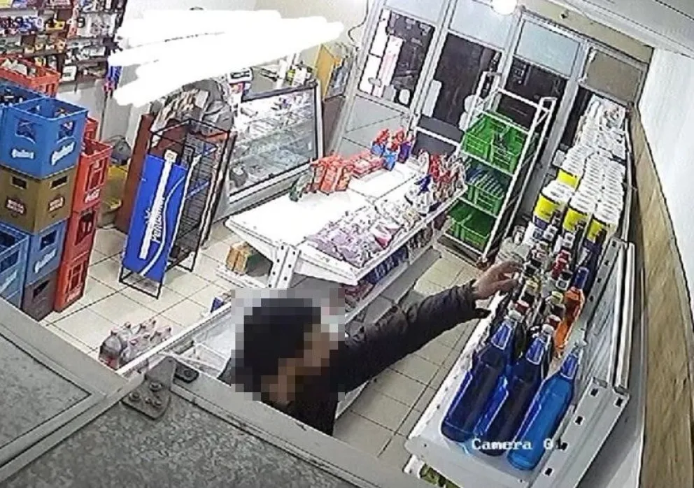 Un falso cliente se llevó mercadería sin pagar y denunciaron sus antecedentes