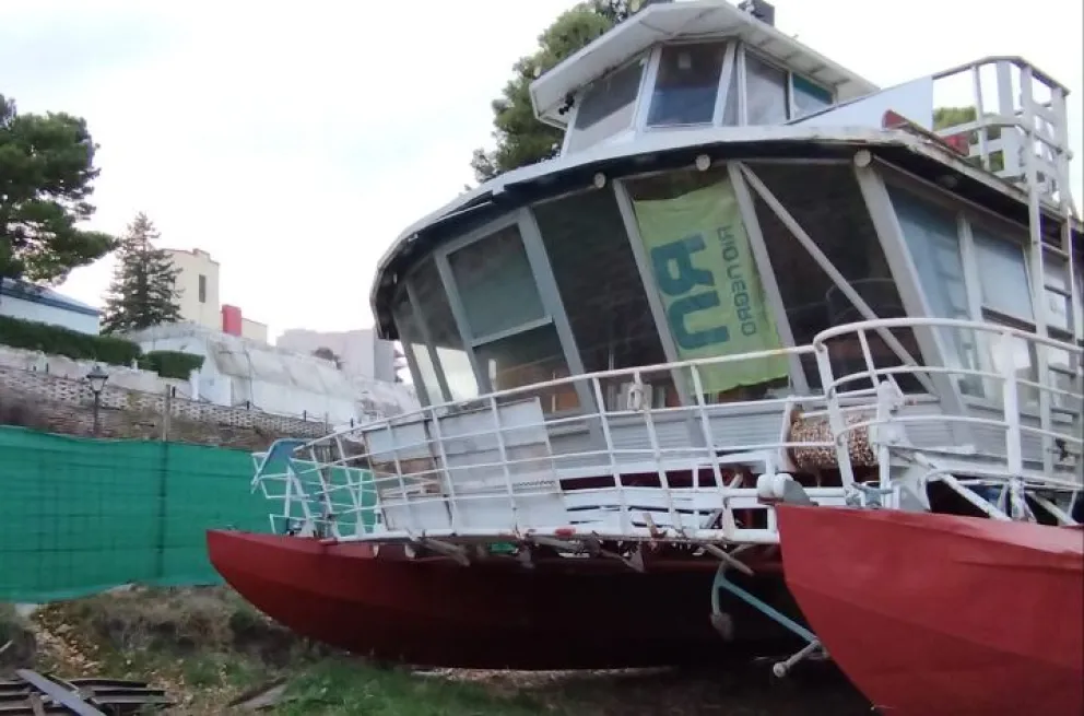Hay avances por la recuperación del catamarán pero sin fecha de zarpada