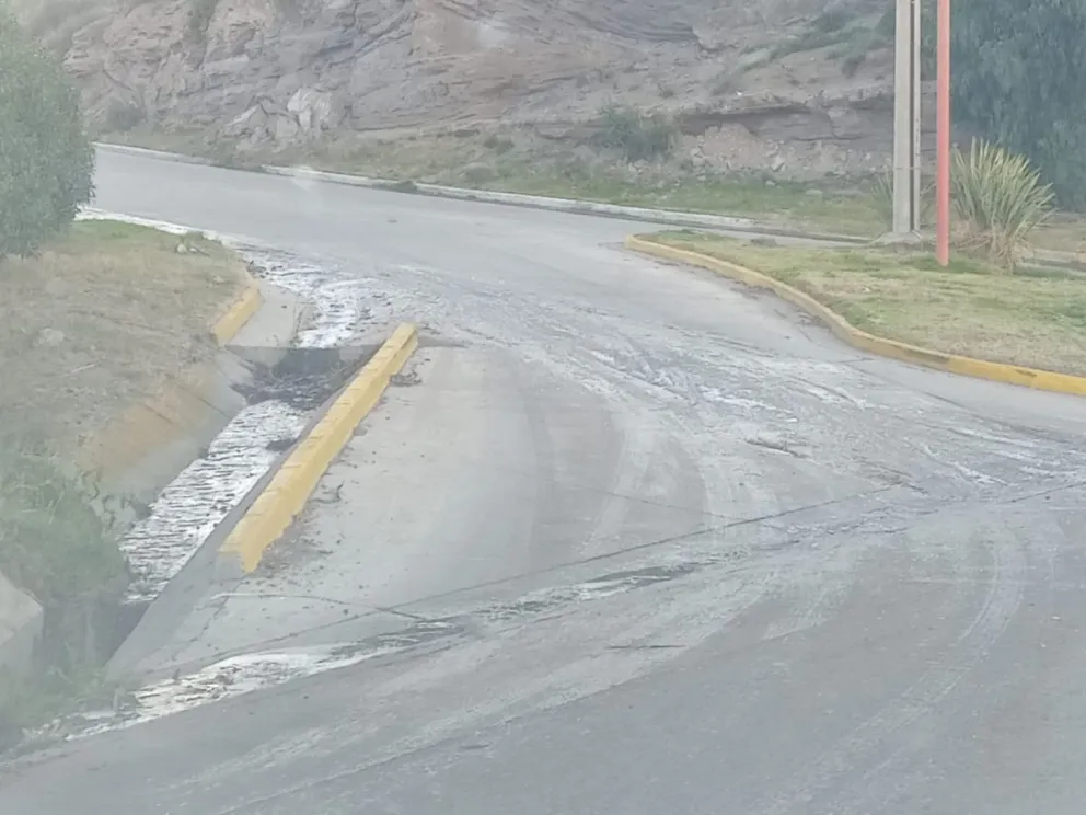 Hay partes de Patagones que parecen una pista de patinaje: precaución al circular