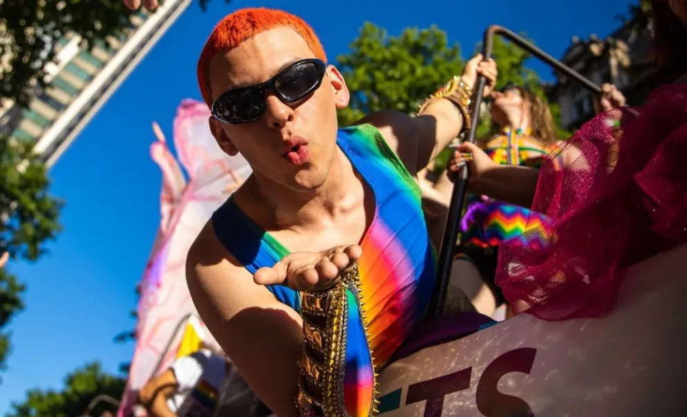 Con tangas al aire, se vienen los festejos por el Día del Orgullo LGTBI+