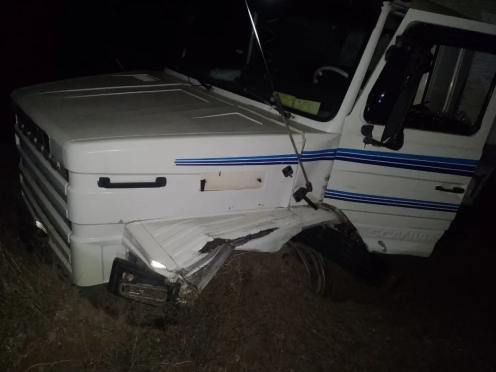 Choque de gigantes en la ruta: dos camiones fueron los protagonistas y los conductores se salvaron de milagro